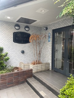 ワコーレ西新井第２のエントランス|きれいに清掃されたエントランス。管理の行き届いた心地よい空間です。