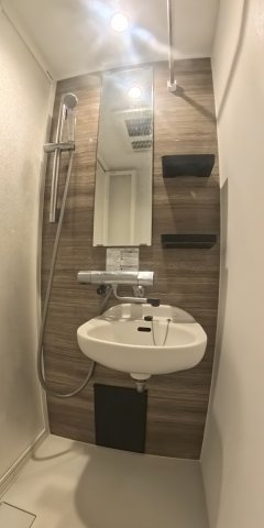 ワコーレ西新井第２のシャワールーム|スタイリッシュなシャワールームには、便利な浴室換気乾燥機を完備。使用後に乾燥機能を動かすことでカビの発生を抑え、日々のお掃除やお手入れの手間をグッと半減できる、奇麗な状態を保ちやすい設計です。