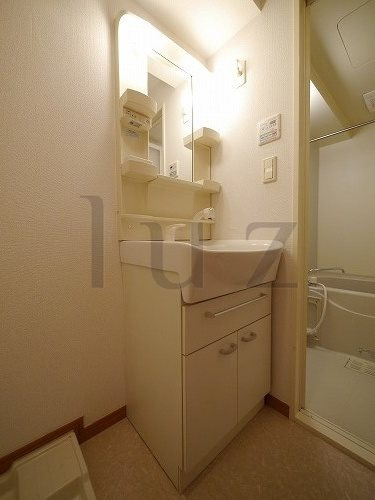 ノーブルコーケ横浜の洗面所