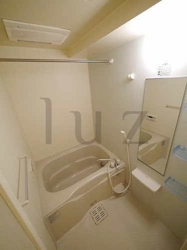 ノーブルコーケ横浜の浴室