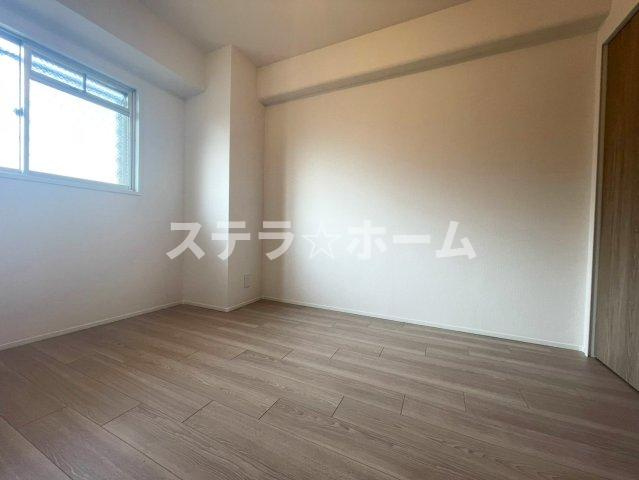 コスモハイツ新大阪2番館の洋室|コンパクトで使いやすい洋室です
