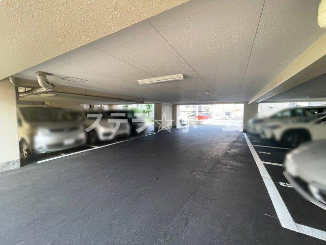 コスモハイツ新大阪2番館の駐車場|駐車スペースもあります