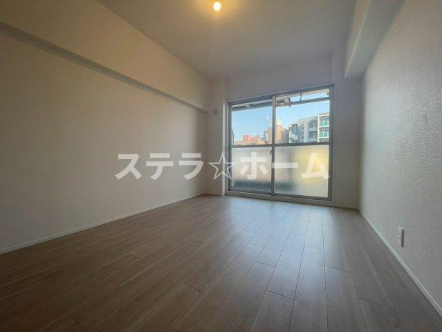 コスモハイツ新大阪2番館の洋室|落ち着いた色調の洋室です