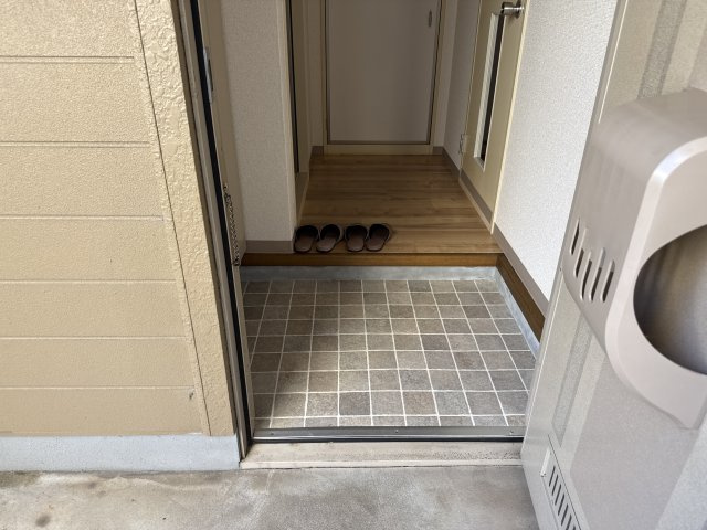 ハイツプリティーの玄関