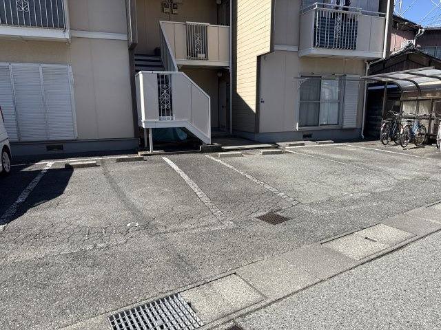 ハイツプリティーの駐車場
