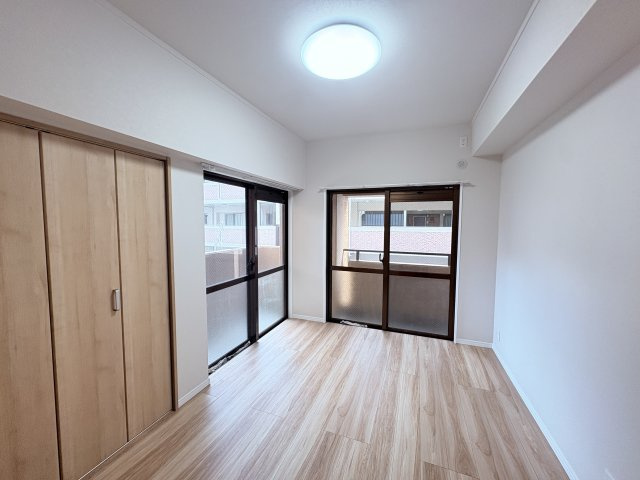 ライオンズマンション松山の洋室