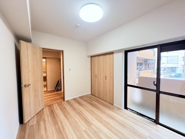 ライオンズマンション松山の洋室