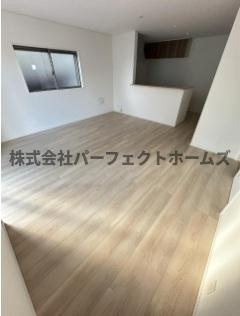 美井元町戸建　賃貸の居間・リビング|ゆったりとした居間です