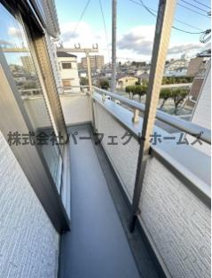 美井元町戸建　賃貸のバルコニー|暖かな日差しのふりそそぐバルコニー