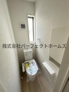 美井元町戸建　賃貸のトイレ|コンパクトで使いやすいトイレです