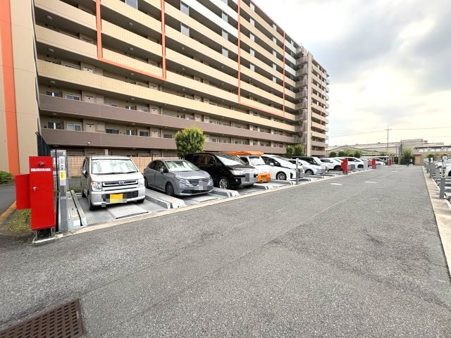 ウィズ戸田公園壱番館の駐車場