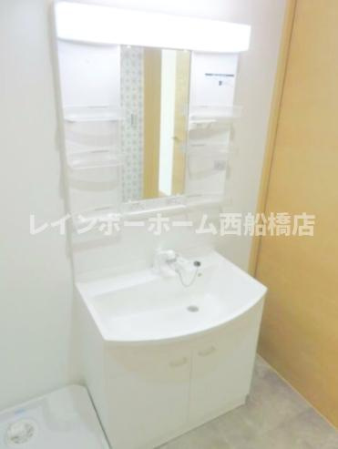フローリッシュ大久保Ⅱの独立洗面台