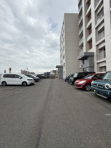 アイシティ羊ヶ丘通の駐車場