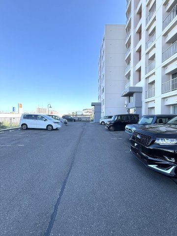 アイシティ羊ヶ丘通の駐車場