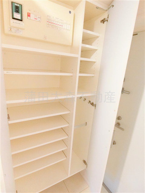 パークアクシス蒲田壱番館の設備|大きな玄関収納　シューズBOX