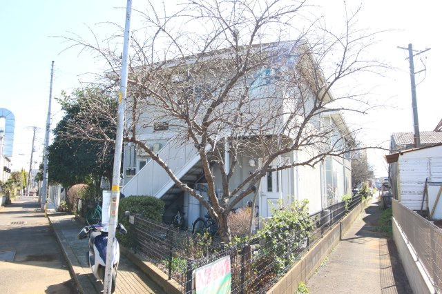 横浜市都筑区池辺町のアパートの外観