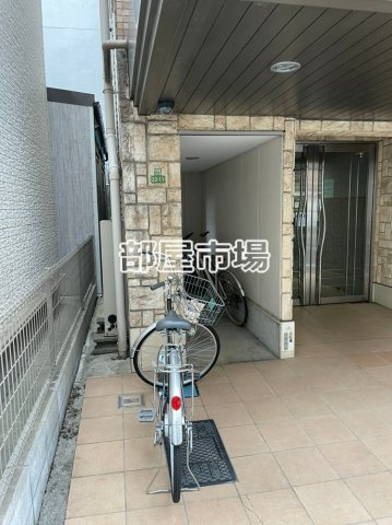 メゾンカスガのエントランス