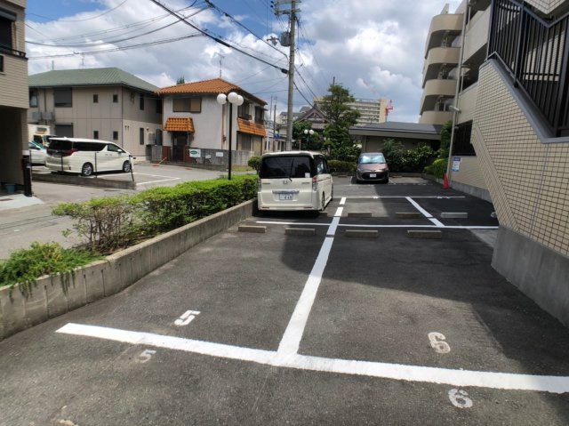 レジェーロ永和の駐車場