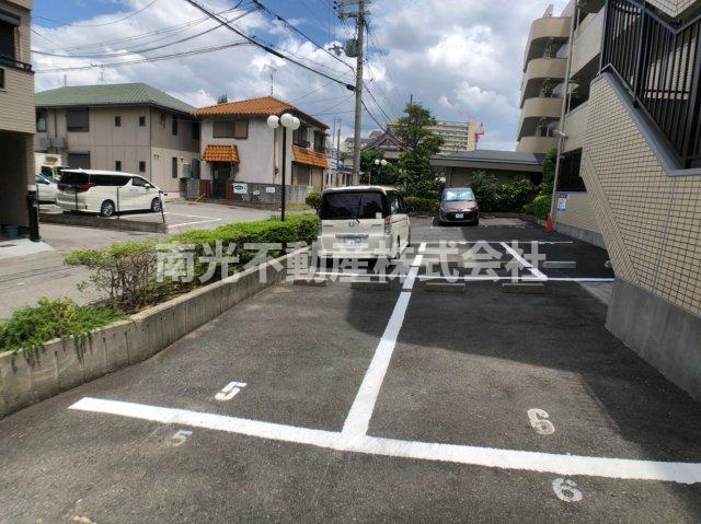 レジェーロ永和の駐車場