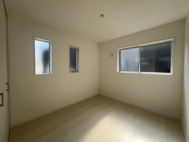 屋上バルコニー付◎家族で紡ぐ穏やかなプライベート空間♪好きな棟を選べるのは今だけ！な【戸塚区上矢部町新築戸建】の洋室|スタンダードな洋室です
