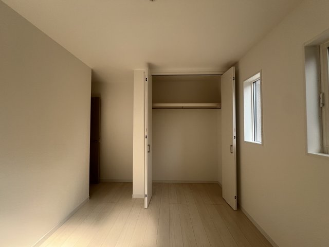 屋上バルコニー付◎家族で紡ぐ穏やかなプライベート空間♪好きな棟を選べるのは今だけ！な【戸塚区上矢部町新築戸建】の洋室|使い勝手のいい洋室です