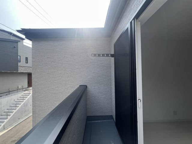 屋上バルコニー付◎家族で紡ぐ穏やかなプライベート空間♪好きな棟を選べるのは今だけ！な【戸塚区上矢部町新築戸建】のバルコニー|バルコニーがあります