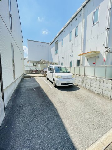 【駐車場】