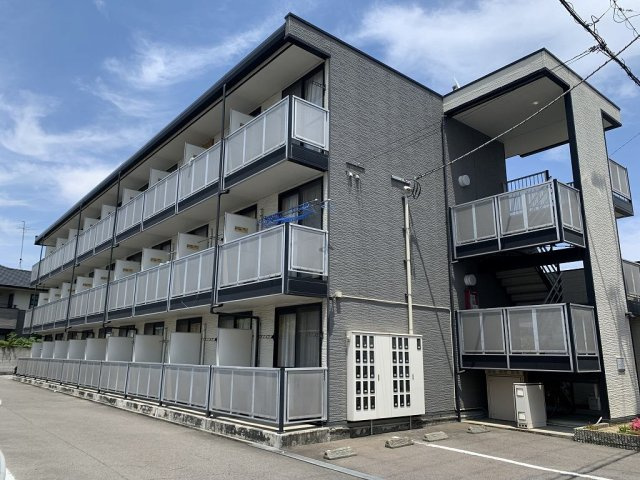 レオパレスＷＥＳＴ　ＴＯＷＮの外観
