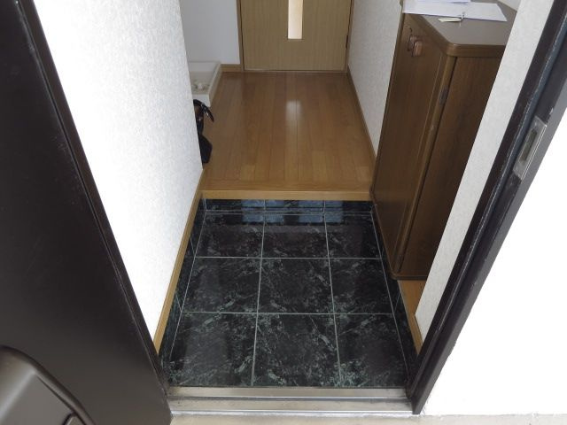 プリエール井原の玄関