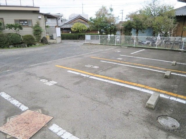 マリベールラフィネの駐車場