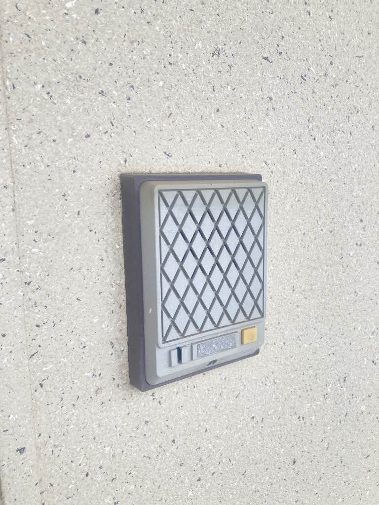 サンハイツ四軒町の玄関