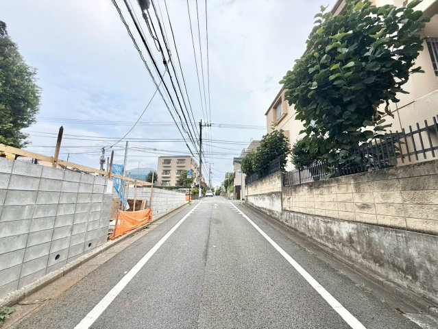 杉並区上井草2丁目　新築戸建　全2棟の前面道路含む現地写真|2026.07.27撮影

現地ご見学希望・資料請求などお気軽にお問い合わせ下さい！
03-5990-5201
