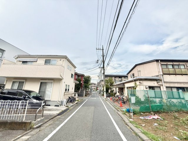 杉並区上井草2丁目　新築戸建　全2棟の前面道路含む現地写真|2026.07.27撮影

現地ご見学希望・資料請求などお気軽にお問い合わせ下さい！
03-5990-5201