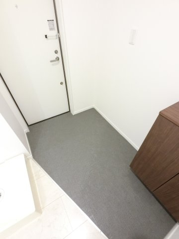 グランダ千葉の玄関