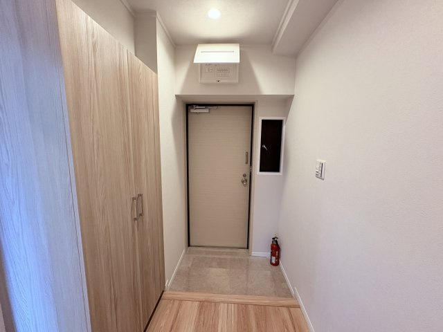 ライオンズマンション泊三丁目の玄関