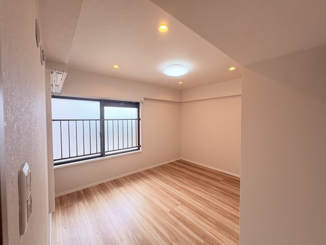 ライオンズマンション泊三丁目の洋室