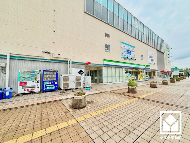 ルネセントラルタワーの周辺|「ファミリーマート阪神尼崎駅北店」まで徒歩3分。日々の急なお買い物や深夜・早朝の備えにも柔軟に対応できる、暮らしの快適性を支えるロケーションです。