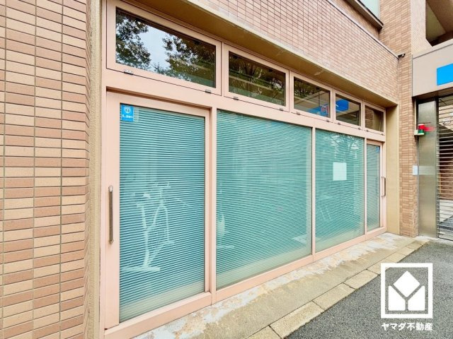ルネセントラルタワーのその他共用部分|コンシェルジュサービス、温水プール（1回150円）、単純温泉の大浴場（1回150円）、展望デッキ、プライベートガーデン、カフェテラス、フィットネスルームなど共用施設・サービスが充実しています。