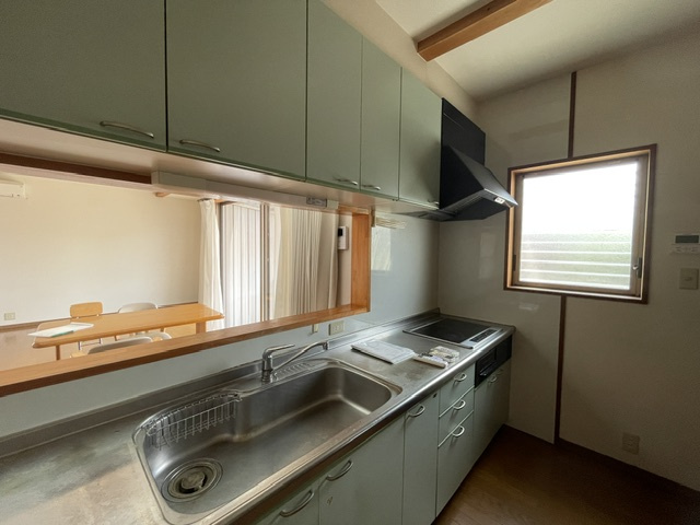 築山新町　中古戸建のキッチン|コンパクトなキッチンで掃除もラクラク
