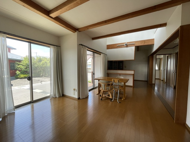 築山新町　中古戸建の居間・リビング