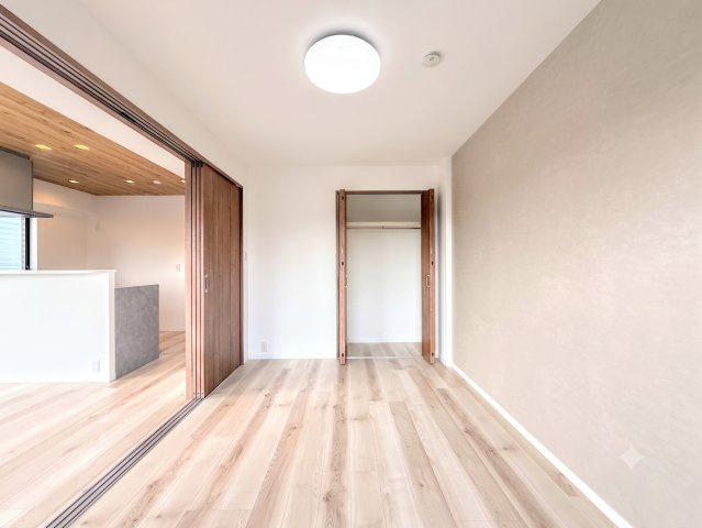 ロワレール日限山ファーストの収納|◆暮らし心地を大きく左右する収納を、適材適所に配置し使い勝手を考慮しました。空間を余すところなく有効利用した収納は生活空間をより上質なものにしてくれるでしょう。
