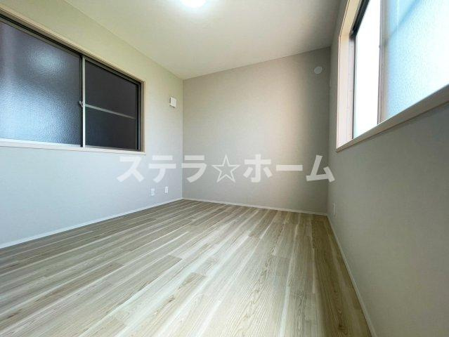 鳥飼西4 中古戸建の洋室|個人の部屋や寝室として使える洋室です