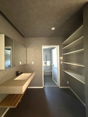 Designers House鎌倉ー69坪超のゆったりとした敷地の洗面所