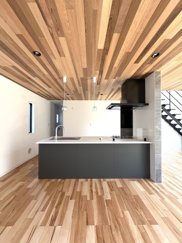 Designers House鎌倉ー69坪超のゆったりとした敷地のキッチン
