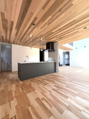 Designers House鎌倉ー69坪超のゆったりとした敷地のキッチン