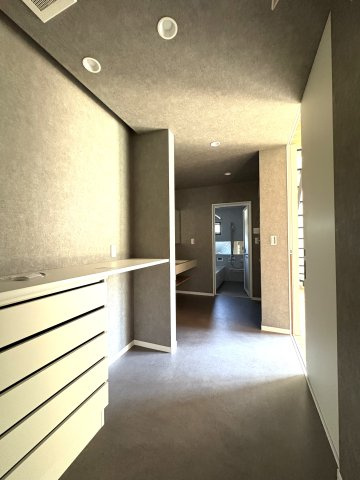 Designers House鎌倉ー69坪超のゆったりとした敷地の洗面所