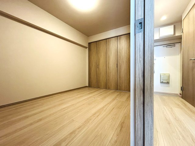 周辺に飲食店も多く、ホームセンターもある◎星川駅までも歩ける◎名前もチュロスみたいで可愛い♪てことは住む人も可愛い（？）『シュロス星川』リフォームの洋室|使い勝手のいい洋室です