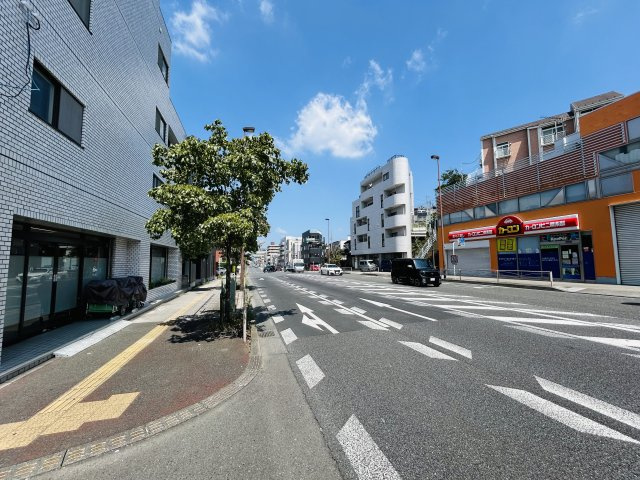 周辺に飲食店も多く、ホームセンターもある◎星川駅までも歩ける◎名前もチュロスみたいで可愛い♪てことは住む人も可愛い（？）『シュロス星川』リフォームの周辺