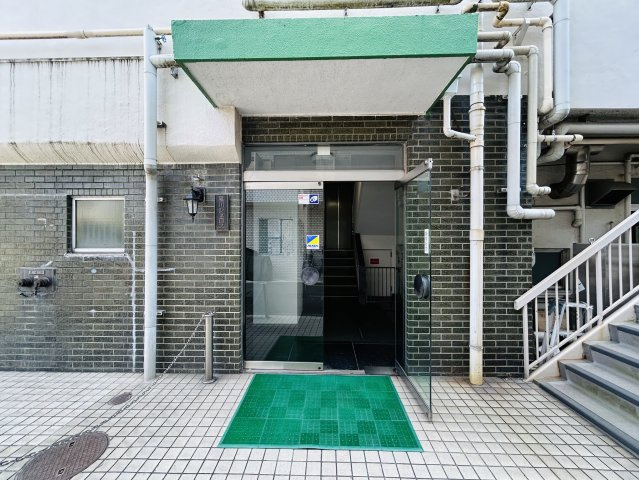 周辺に飲食店も多く、ホームセンターもある◎星川駅までも歩ける◎名前もチュロスみたいで可愛い♪てことは住む人も可愛い（？）『シュロス星川』リフォーム