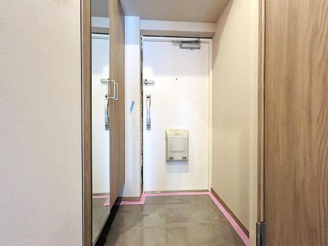 周辺に飲食店も多く、ホームセンターもある◎星川駅までも歩ける◎名前もチュロスみたいで可愛い♪てことは住む人も可愛い（？）『シュロス星川』リフォームの玄関|毎日通る玄関はこちらです